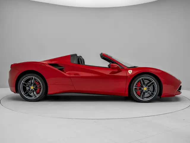 Ferrari 488 view 6