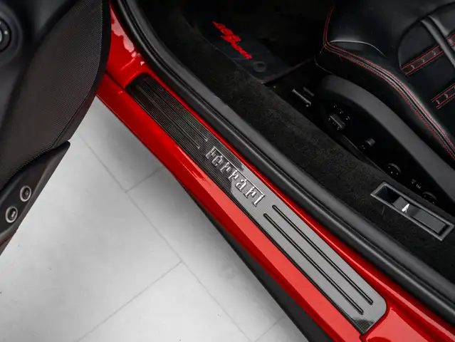 Ferrari 488 view 17