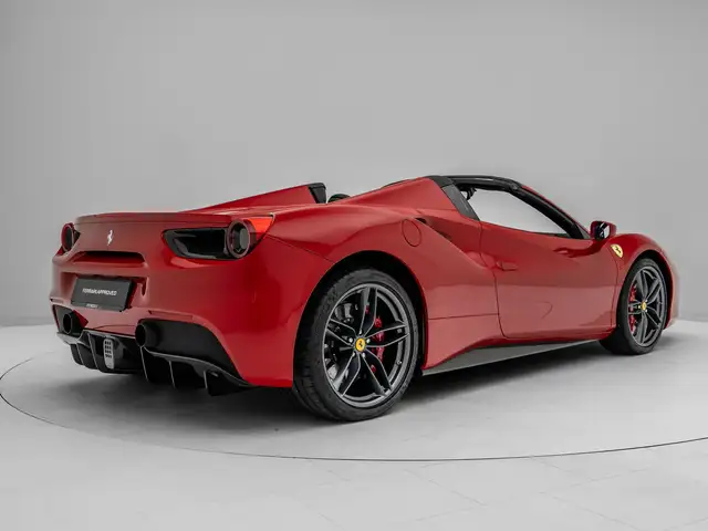 Ferrari 488 view 8
