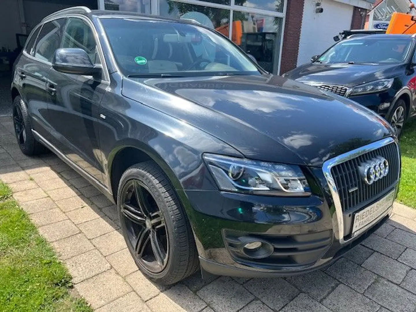 Audi Q5 2.0 TDI Quatt. BI-XEN E-PANO AHK SHZ PDC 20" Schwarz - 1
