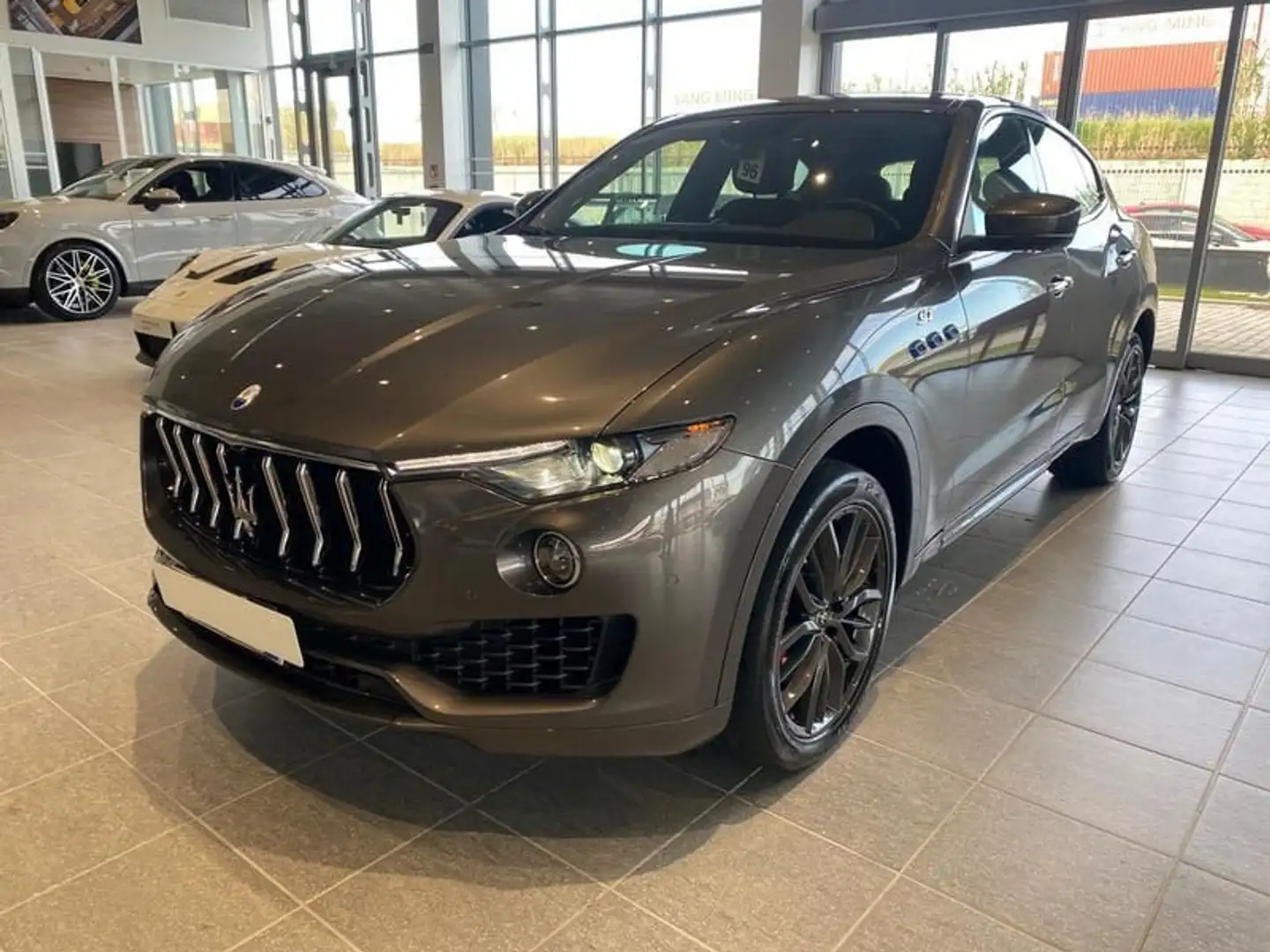 Maserati Levante GT Hybrid Q4 2.0 330 cv MHEV Gris - 1