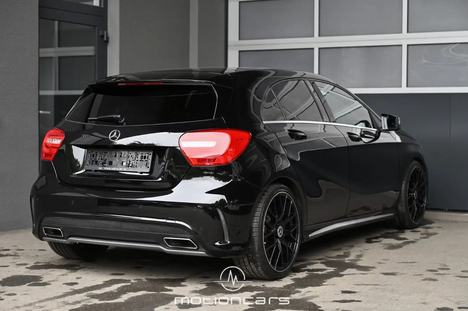 Mercedes-Benz A 45 AMG 4-Matic Pickerl NEU Schwarz - 2