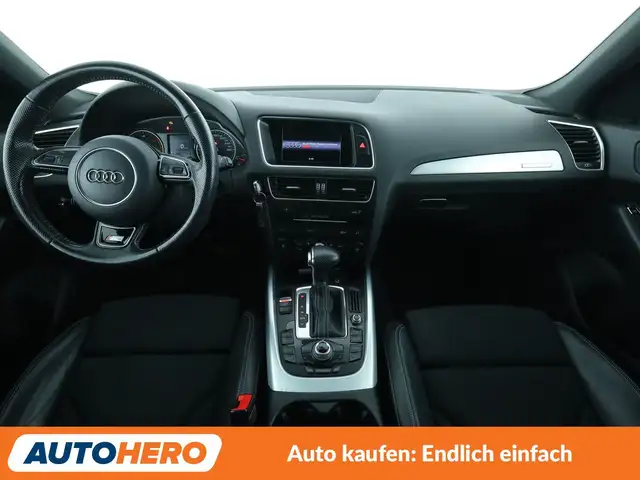 Audi Q5 view 12