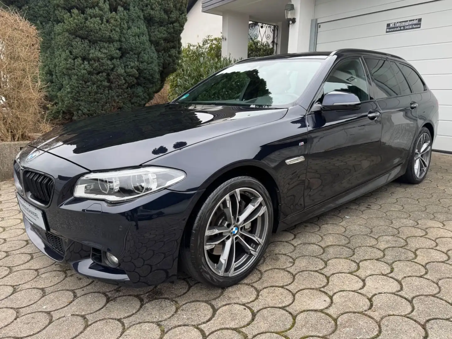 BMW 535 d xDrive M Sport Facelift *HUD*AHK*LED Schwarz - 1
