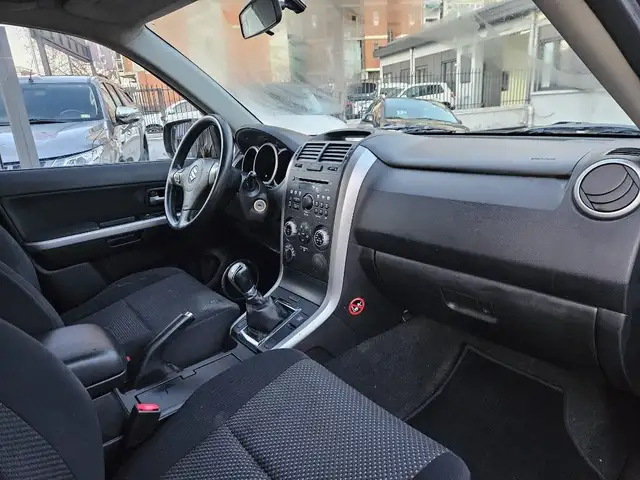 Suzuki Grand Vitara view 11
