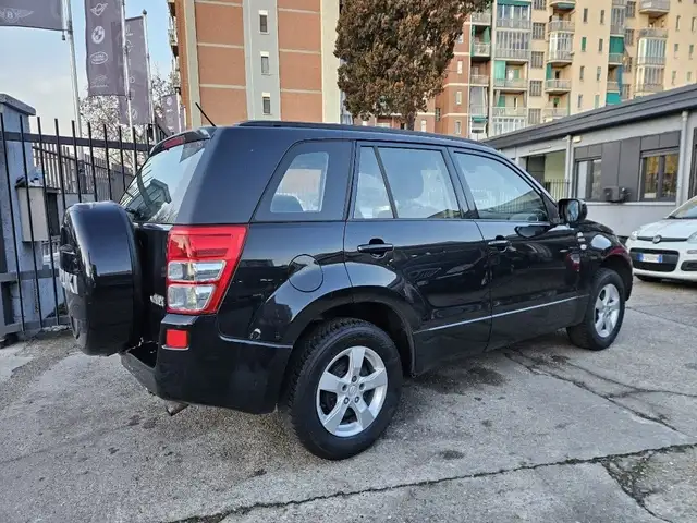 Suzuki Grand Vitara view 4
