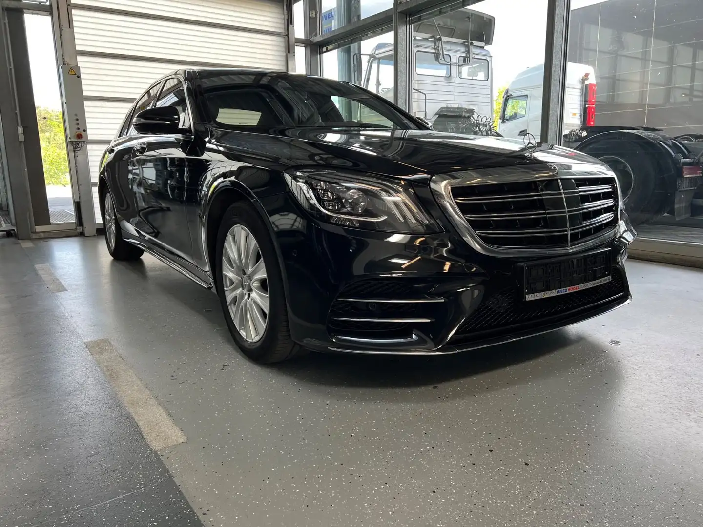 Mercedes-Benz S 400 S -Klasse Lim. S 400 d 4Matic Černá - 1