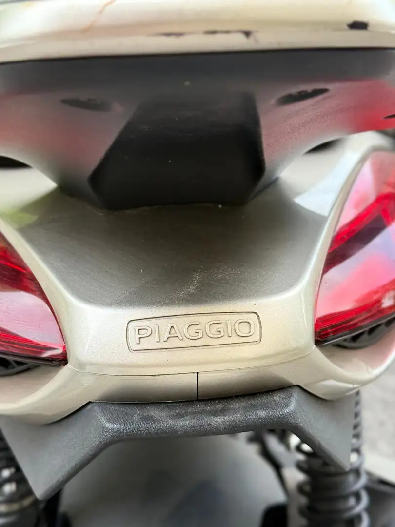 Piaggio Beverly 300 Gri - 2