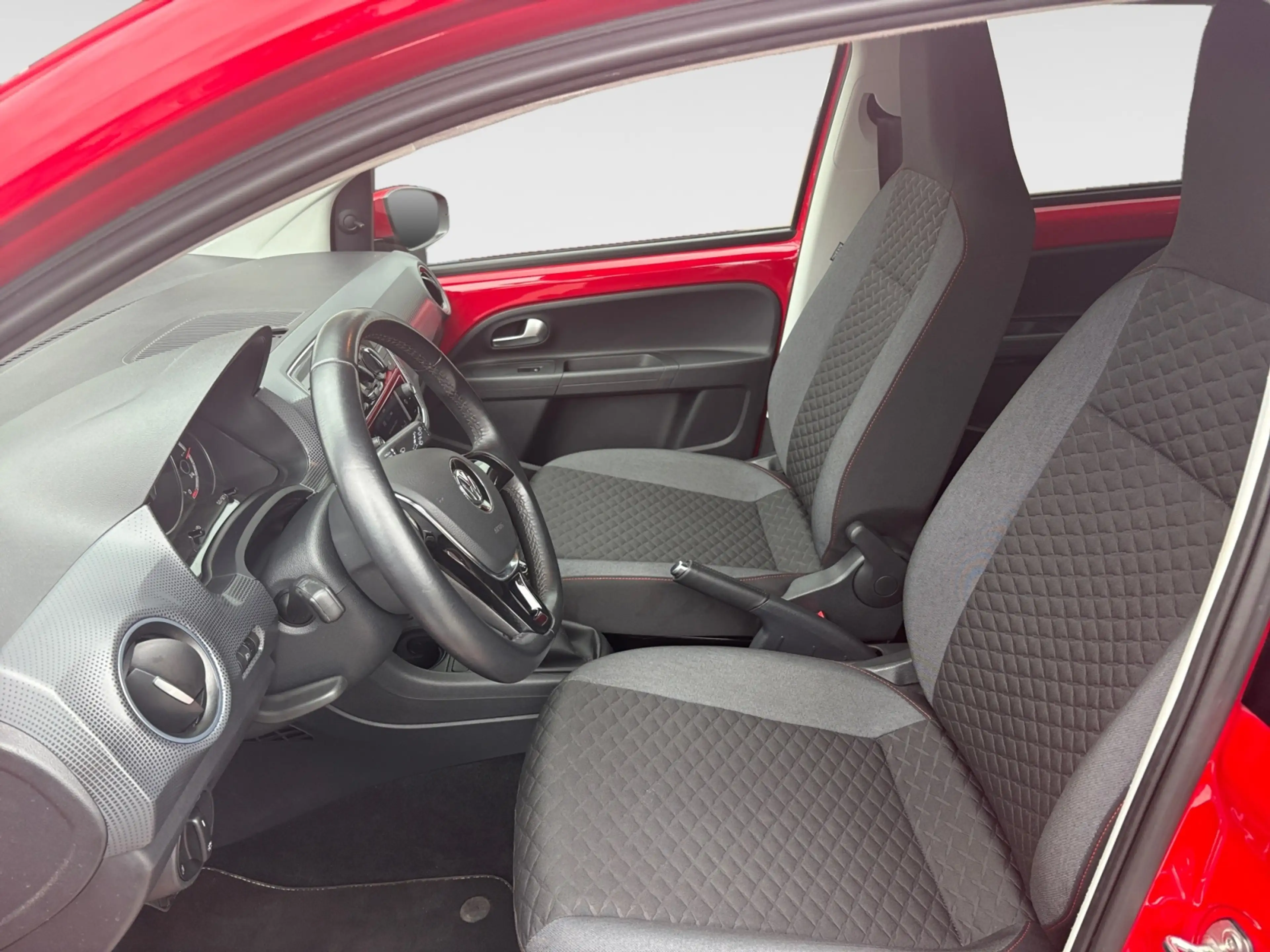 Volkswagen up! 1.0 TSI join up! — photo 8