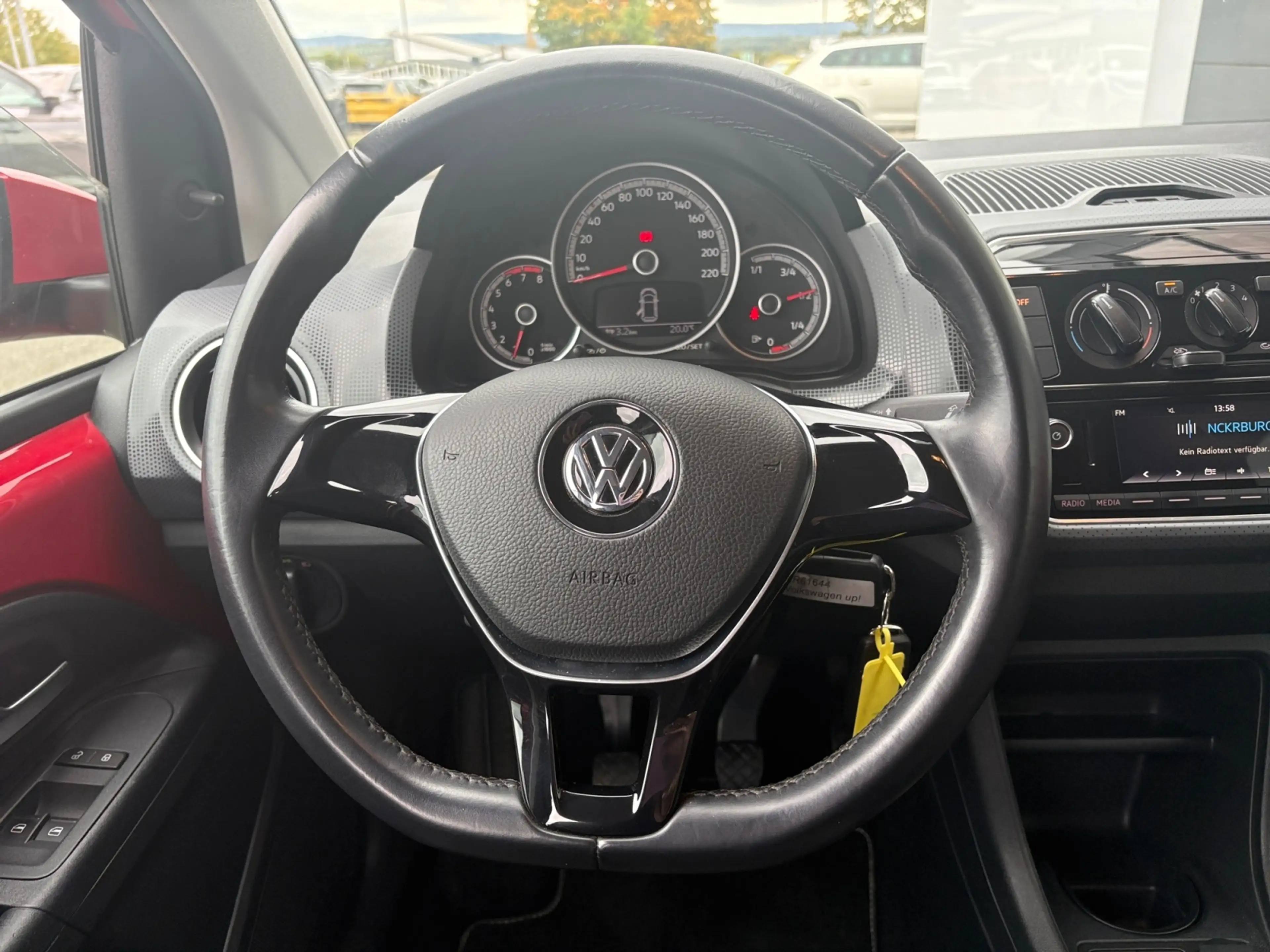 Volkswagen up! 1.0 TSI join up! — photo 12