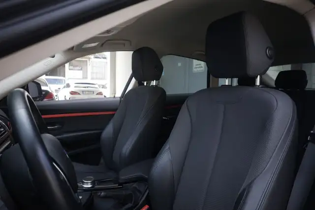 BMW 3 Series view 17