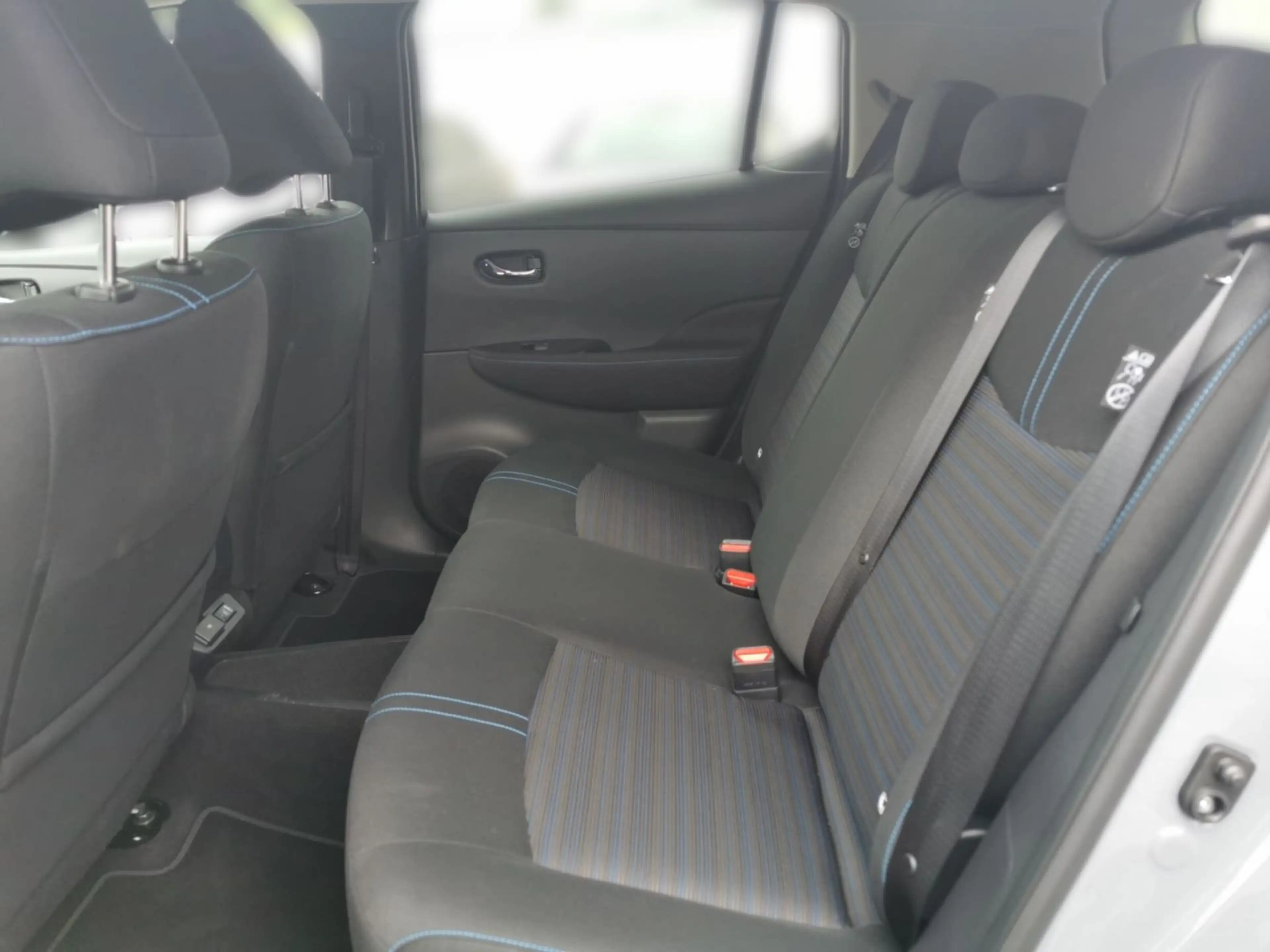 Nissan Leaf 40kWh N-Connecta, 360°, Navi, Winter, LED — photo 12