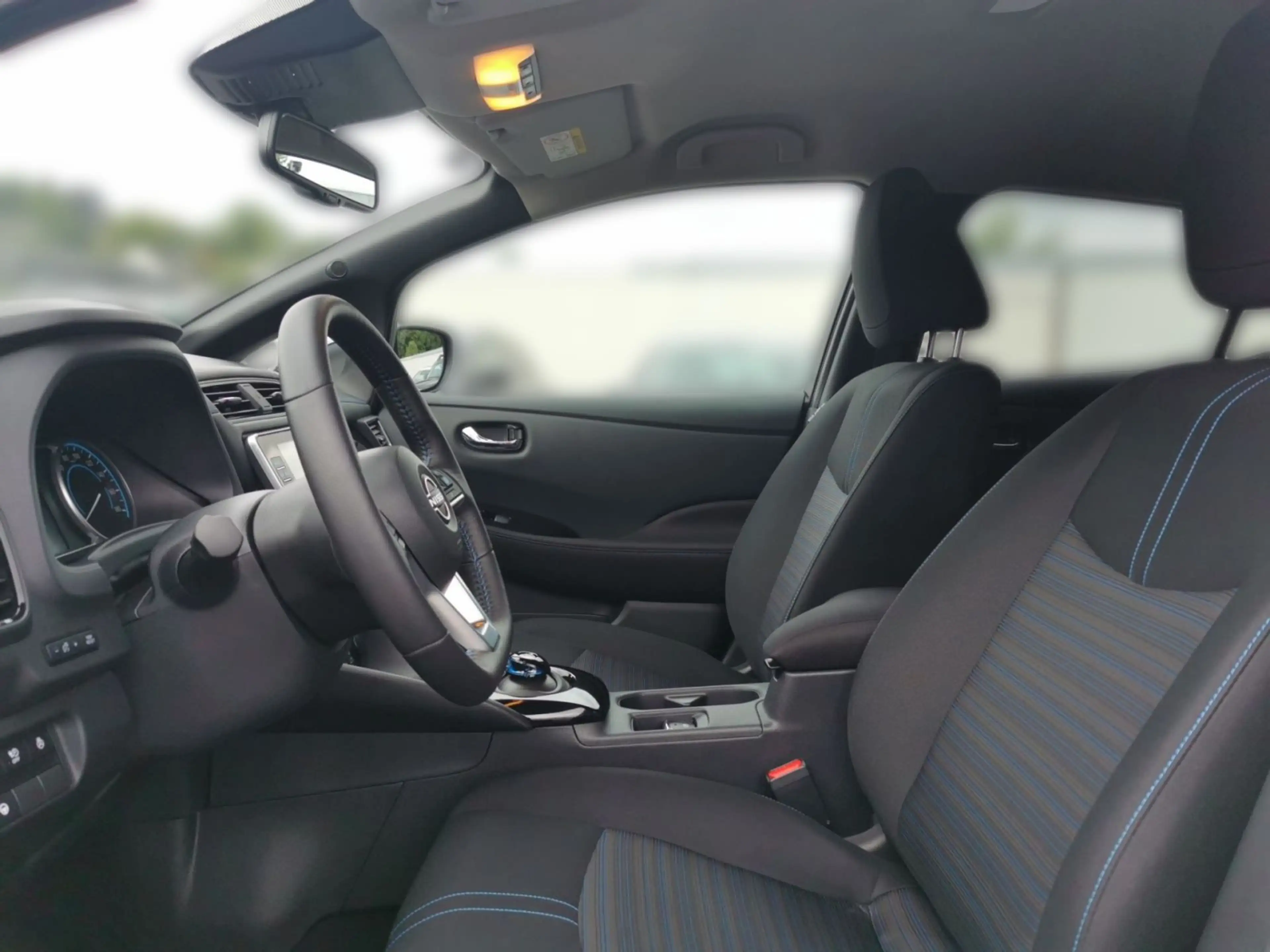Nissan Leaf 40kWh N-Connecta, 360°, Navi, Winter, LED — photo 8