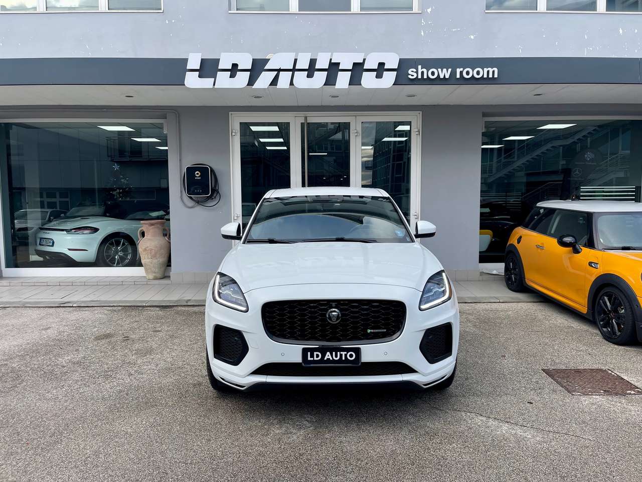Jaguar E-Pace E-Pace 2.0 D204 R-Dynamic HSE awd auto IVA ESPOSTA