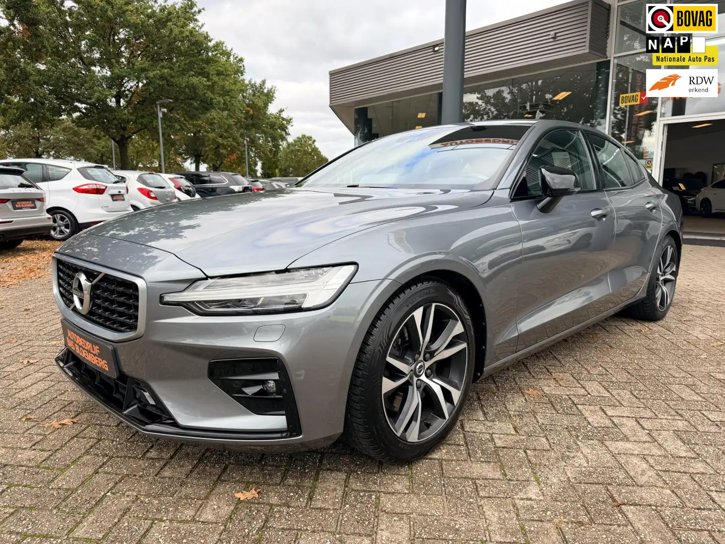 Volvo S60 2.0 T5 Intro Edition Grau - 1