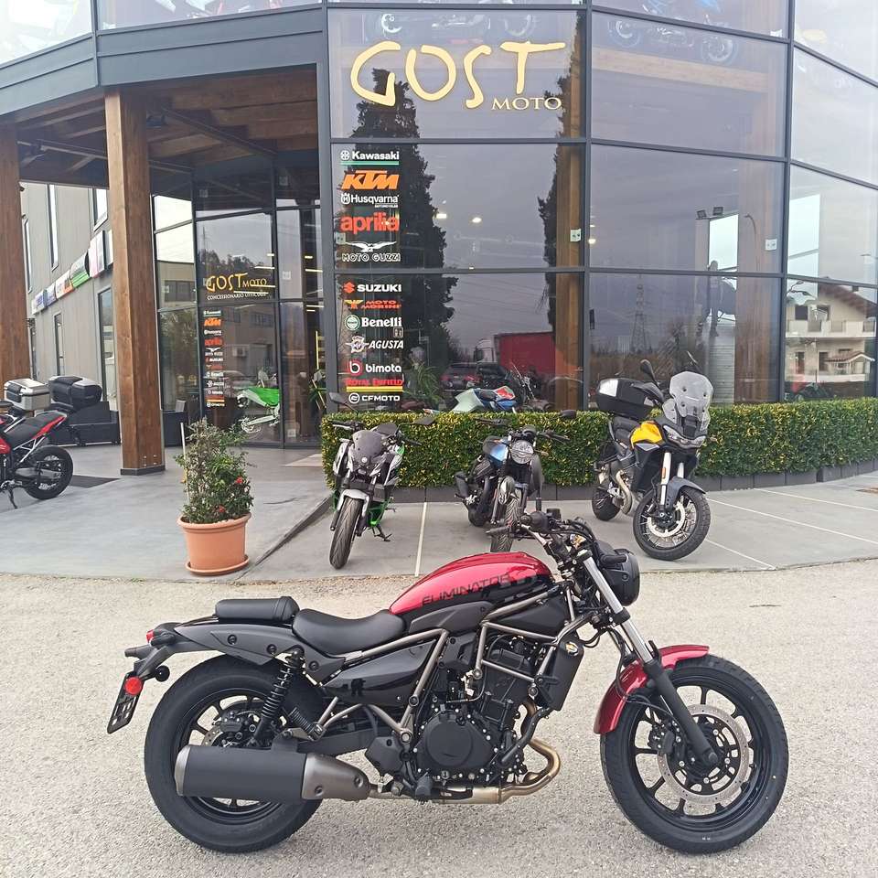 Kawasaki Eliminator 500 Metallic Imperial Red / Ebony