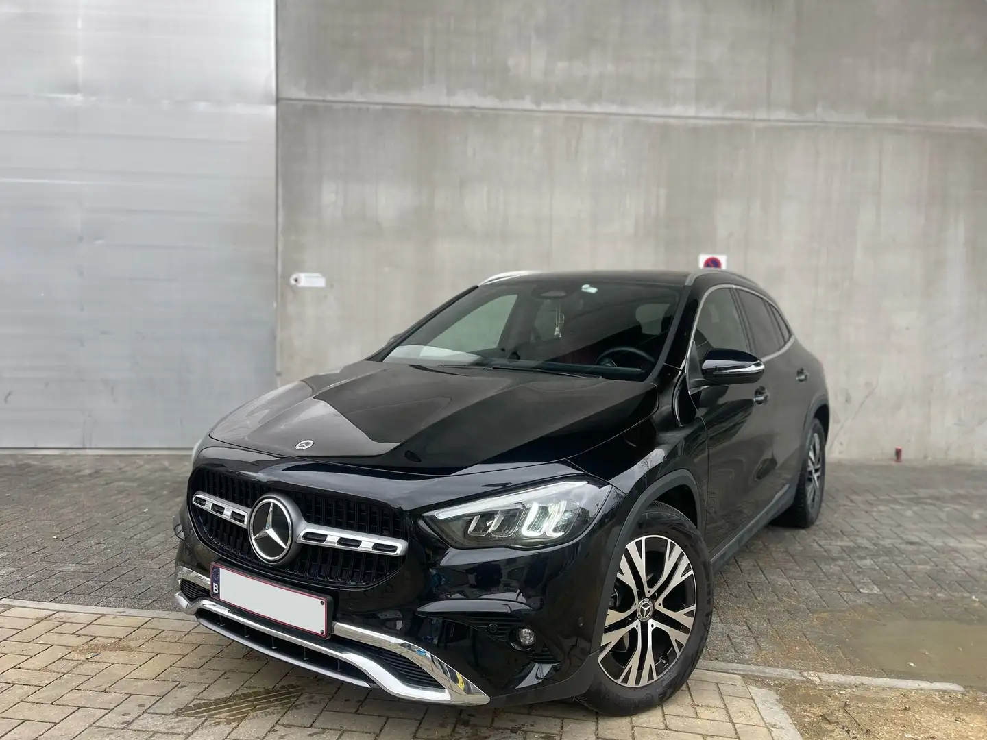 Mercedes-Benz GLA 180 Zwart - 1