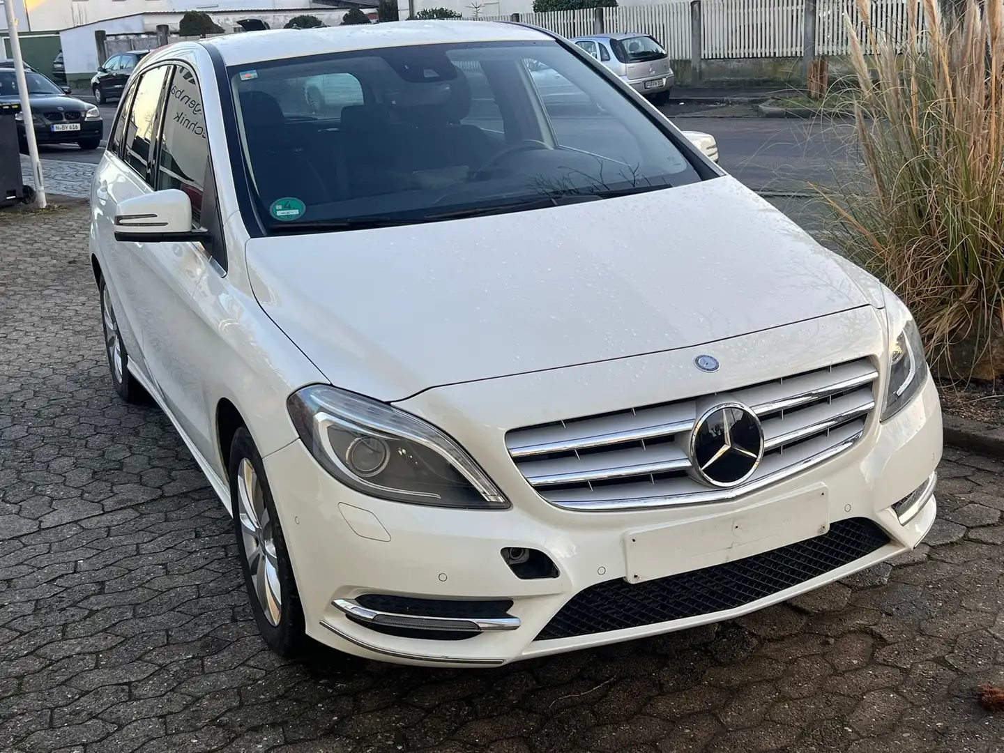 Mercedes-Benz B 220 B 220 4Matic Automatik (246.247) Weiß - 1