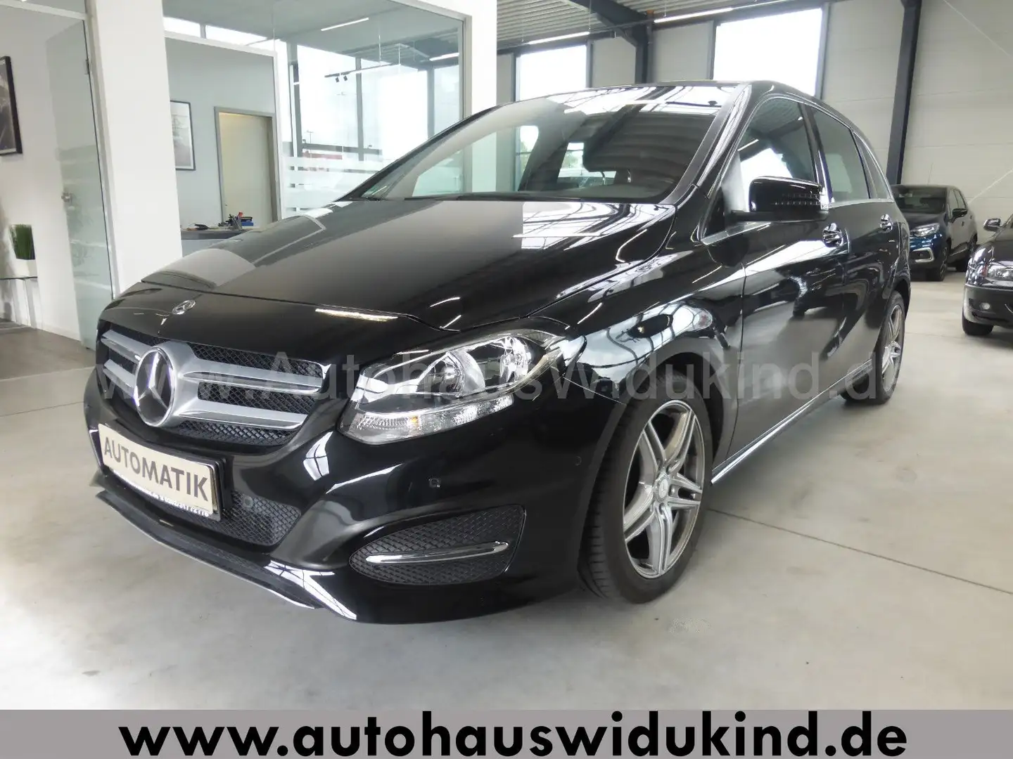 Mercedes-Benz B 180 Autom. PDC Navi ACC Standheiz. nur 69000km Noir - 1