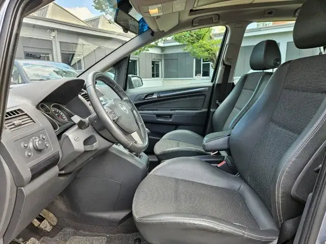 Opel Zafira view 7