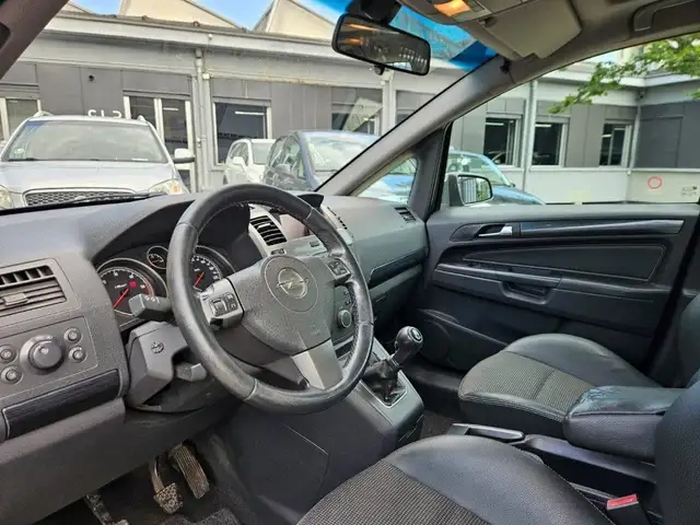 Opel Zafira view 6