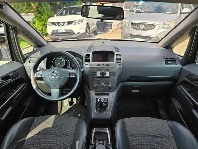 Opel Zafira view 8