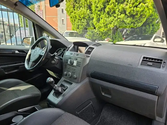Opel Zafira view 9