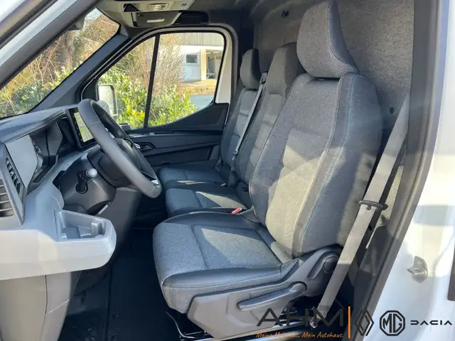Renault Master view 11