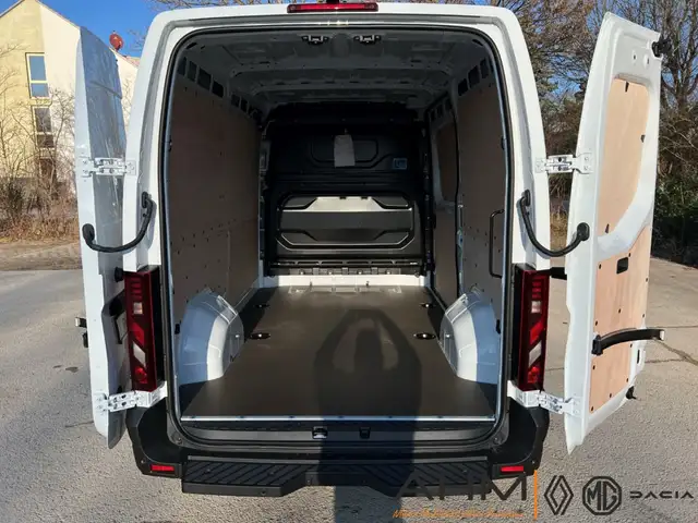 Renault Master view 9