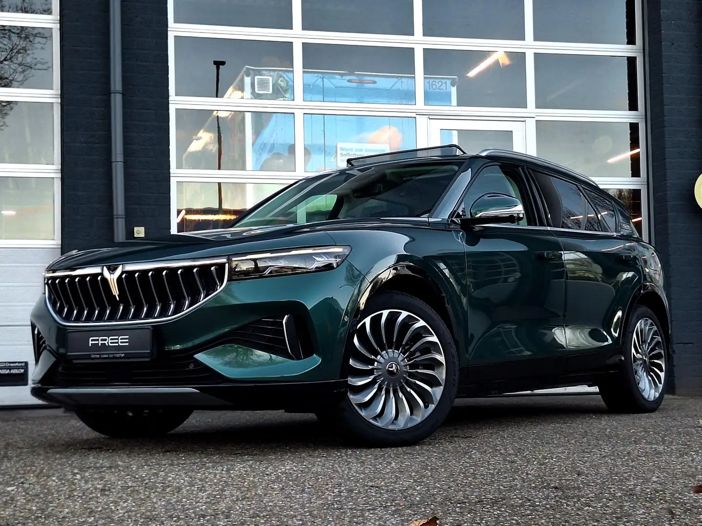 Voyah Free Limited Edition Business 4WD 106 kWh | Schuifdak | Grün - 2