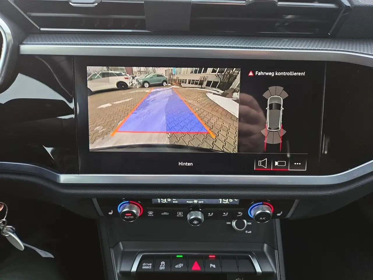 Audi Q3 S line 45 TFSI e S tronic, KAM/19"/VIRTUAL/NA 18