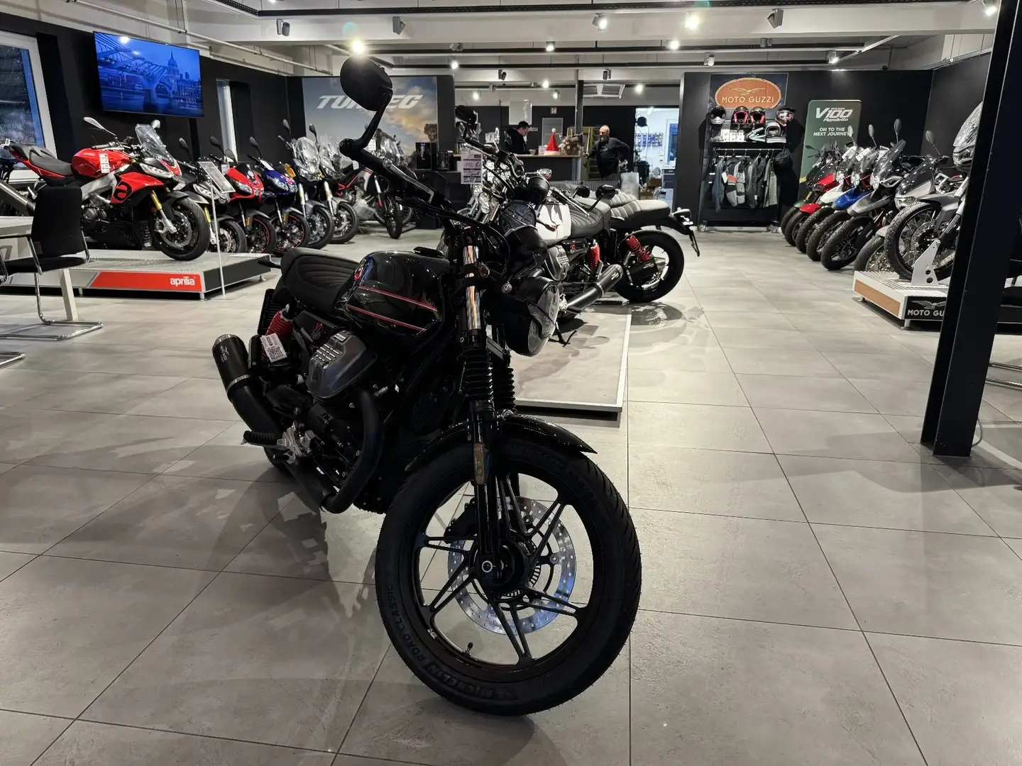 Moto Guzzi V7 IV STONE E5 SPECIAL EDITION Negro - 2