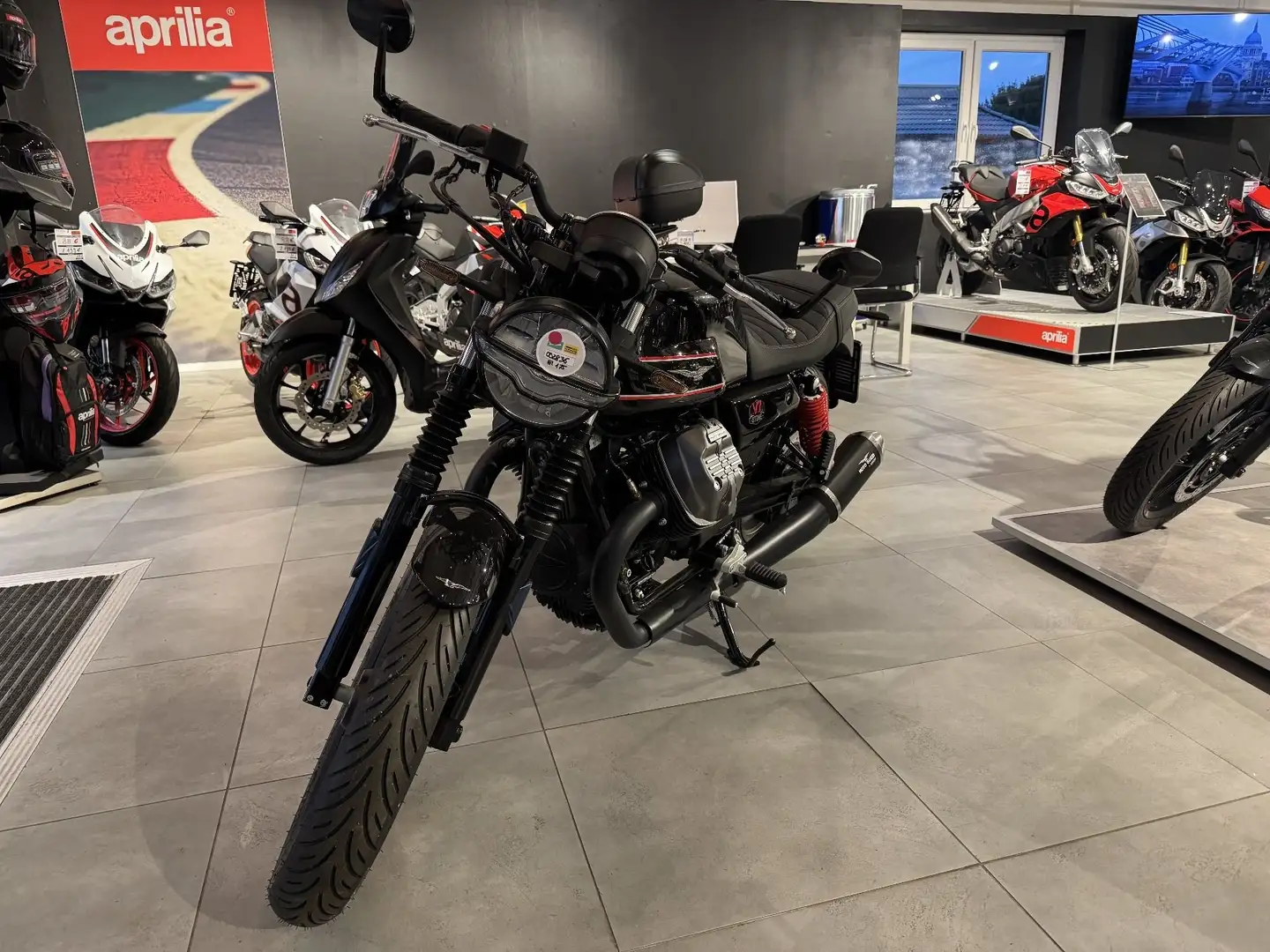 Moto Guzzi V7 IV STONE E5 SPECIAL EDITION Negro - 1