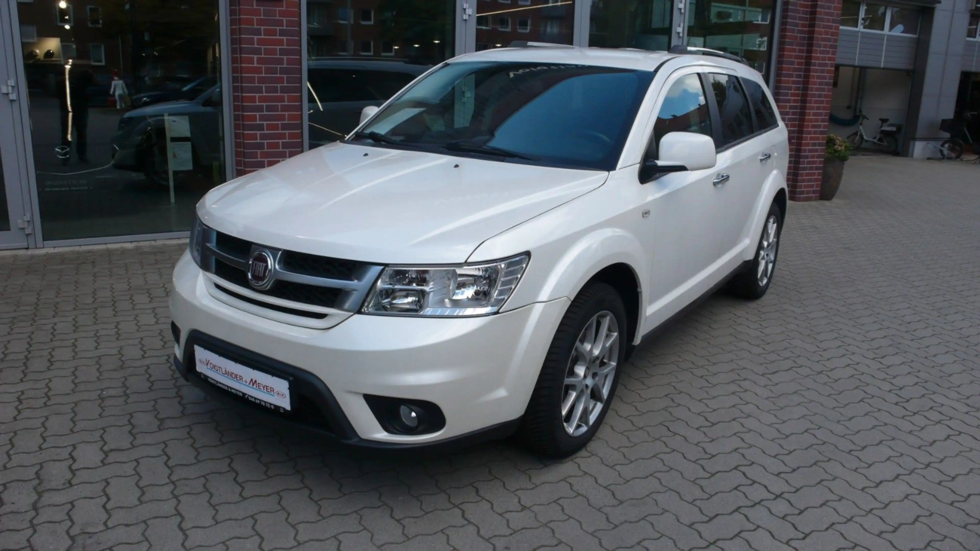 Fiat Freemont Lounge Autom 7 Sitze Leder DVD AHK — photo 2