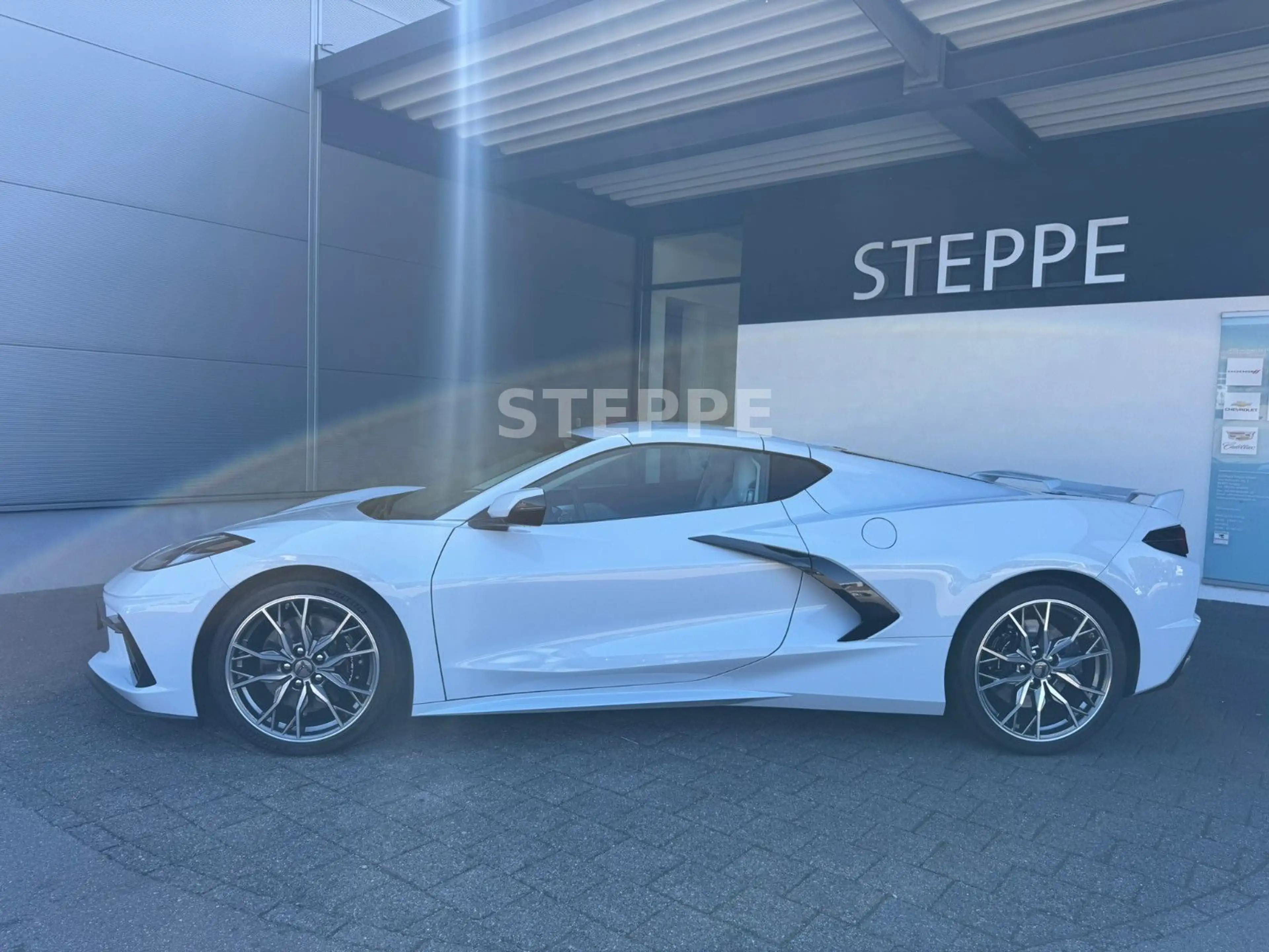 Corvette C8 Stingray Coupe 6,2V8 3LT Europamod. Frontlift — photo 3