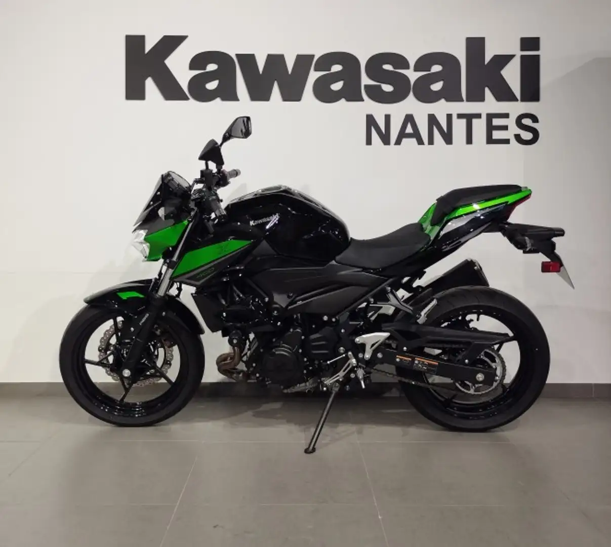 Kawasaki Z 400 Verde - 2