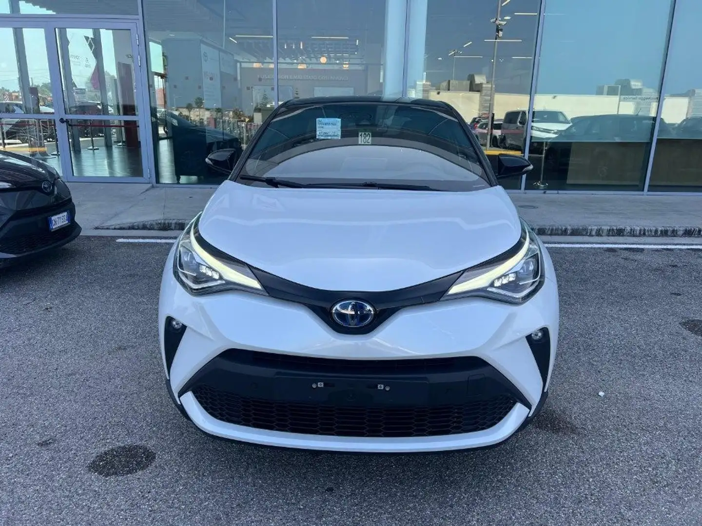 Toyota C-HR 2.0 Hybrid E-CVT Lounge Bianco - 2