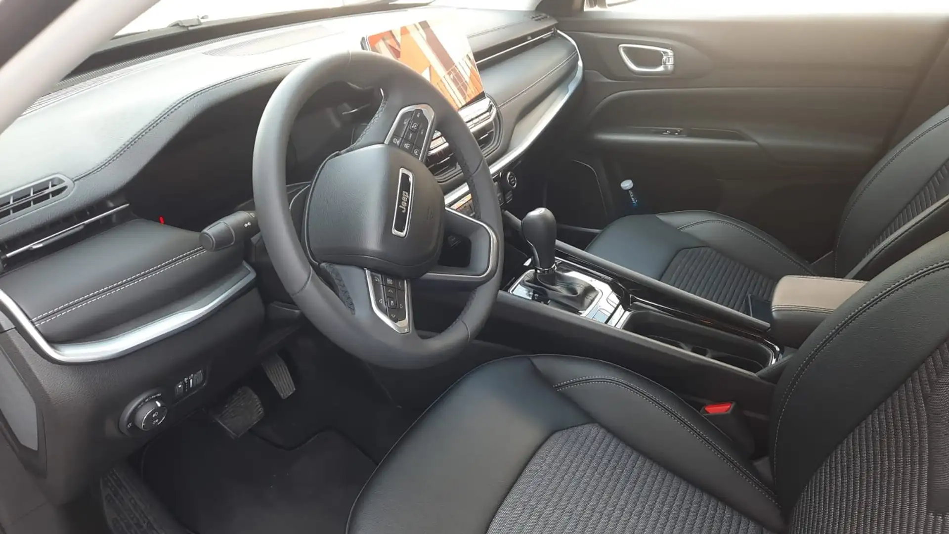 Jeep Compass Compass 1.5 turbo t4 mhev Altitude 2wd 130cv dct Blanco - 2