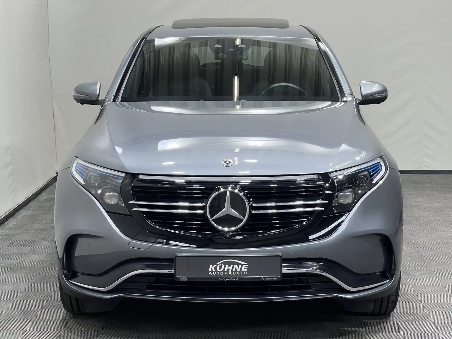 Mercedes-Benz EQC 400 400 4M AMG 360° AHK MULTIBEAM Distronic Grijs - 2