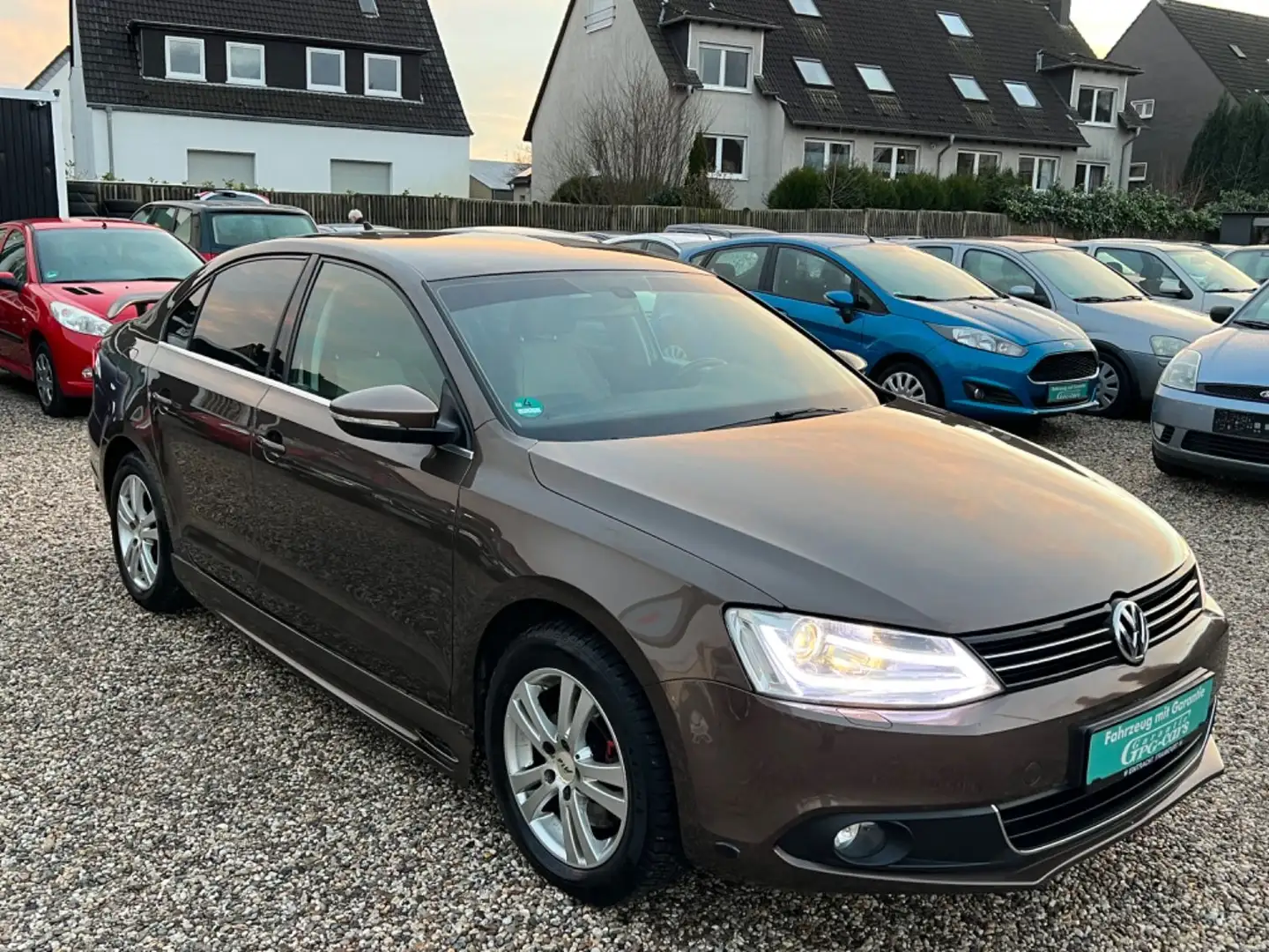 Volkswagen Jetta VI Highline*TÜV NEU*1 HAND*NAVI*PDC*TOP* Brun - 2