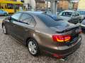 Volkswagen Jetta VI Highline*TÜV NEU*1 HAND*NAVI*PDC*TOP* Marrón - thumbnail 4