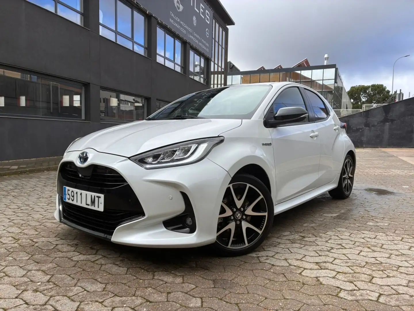 Toyota Yaris 120H 1.5 Style Blanco - 2