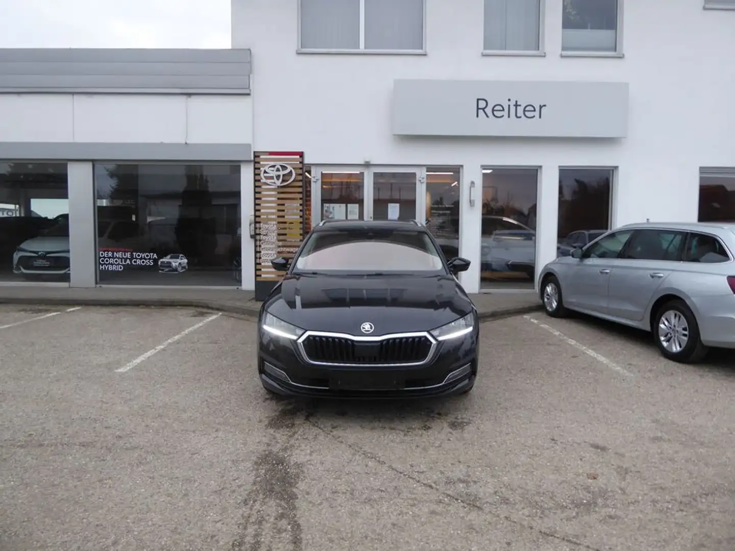 Skoda Octavia Combi 2,0 TDI *LED*SHZ*KEYLESS*KAMERA* Schwarz - 1
