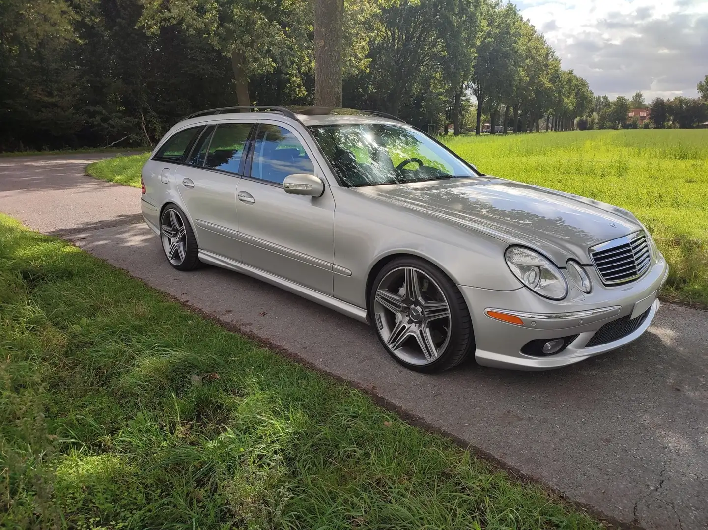 Mercedes-Benz E 55 AMG Designo AMG Silber - 1