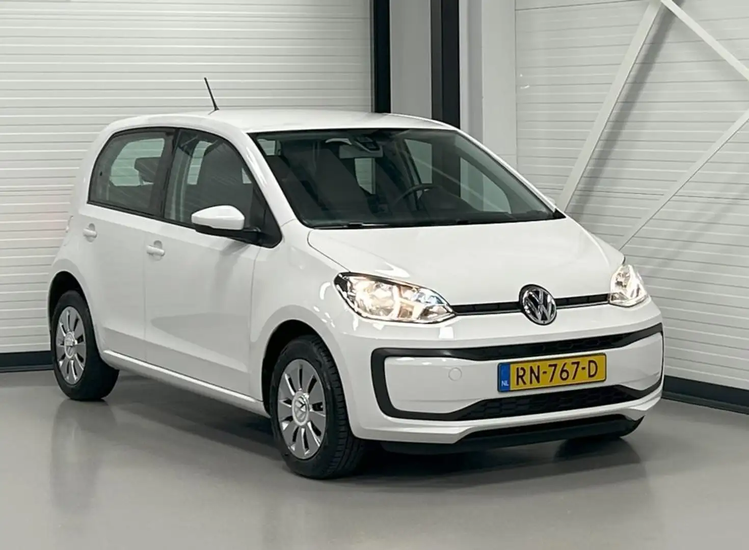 Volkswagen up! 1.0 BMT Move up! PDC/Bluetooth/Executive-pakket/CE Wit - 2
