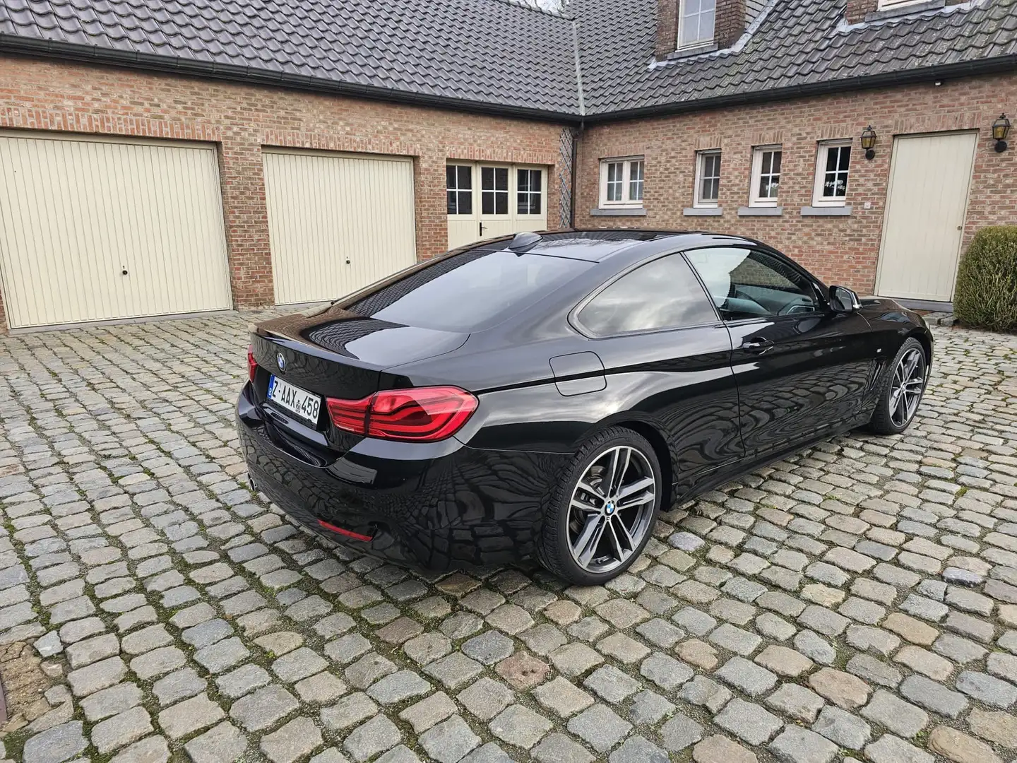 BMW 420 420d Coupe Aut. M Sport Zwart - 2