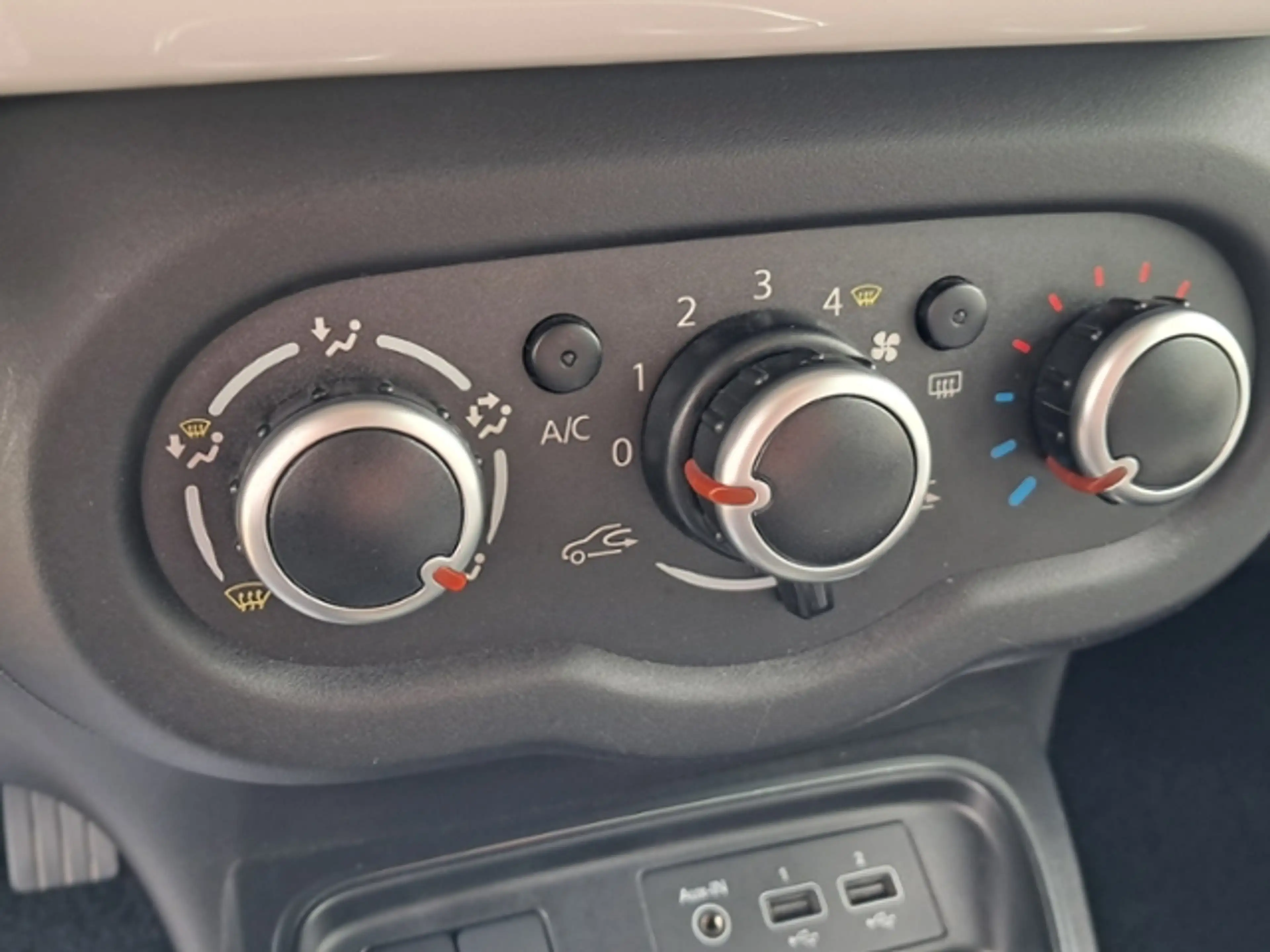 Renault Twingo 1.0 SCe 75 (EURO 6d-TEMP) Limited KLIMA — photo 15