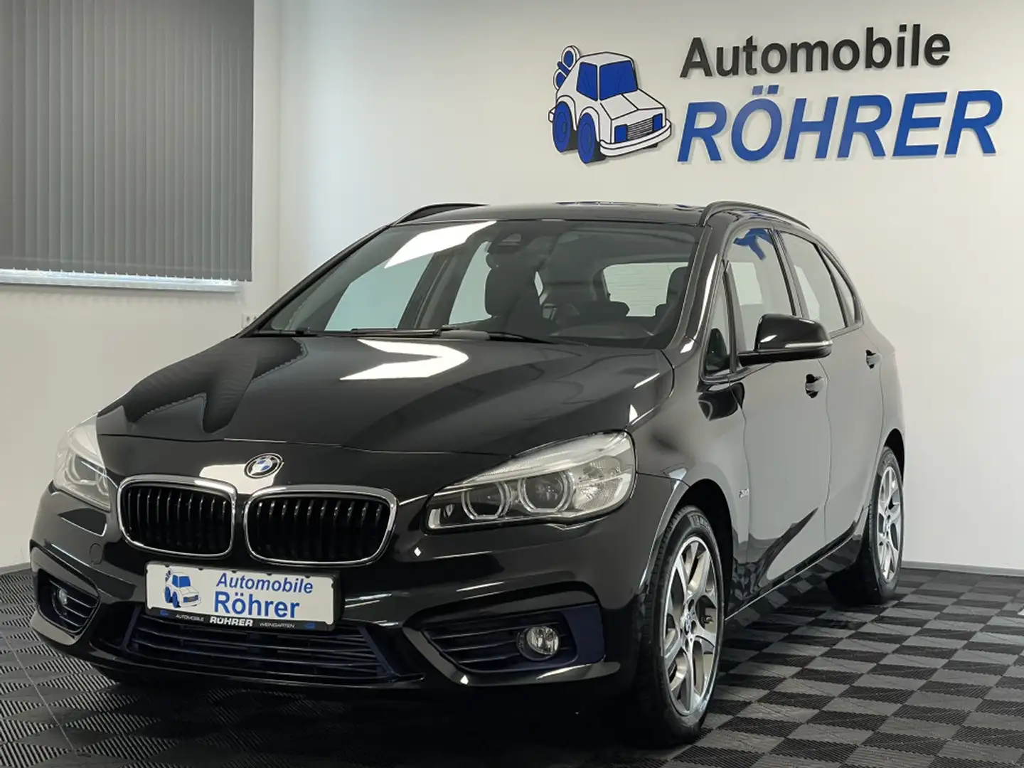 BMW 220 i Active Tourer Sport Line Navi Kamera AHK Noir - 1