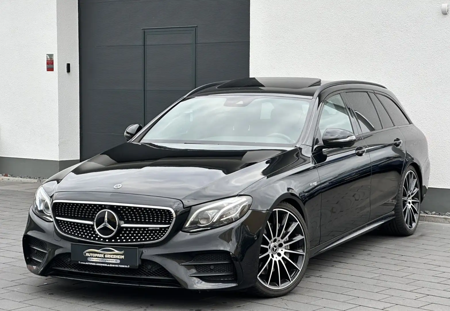 Mercedes-Benz E 43 AMG 4Matic*Widescreen*S-DACH*360°*AIR*Night Schwarz - 1