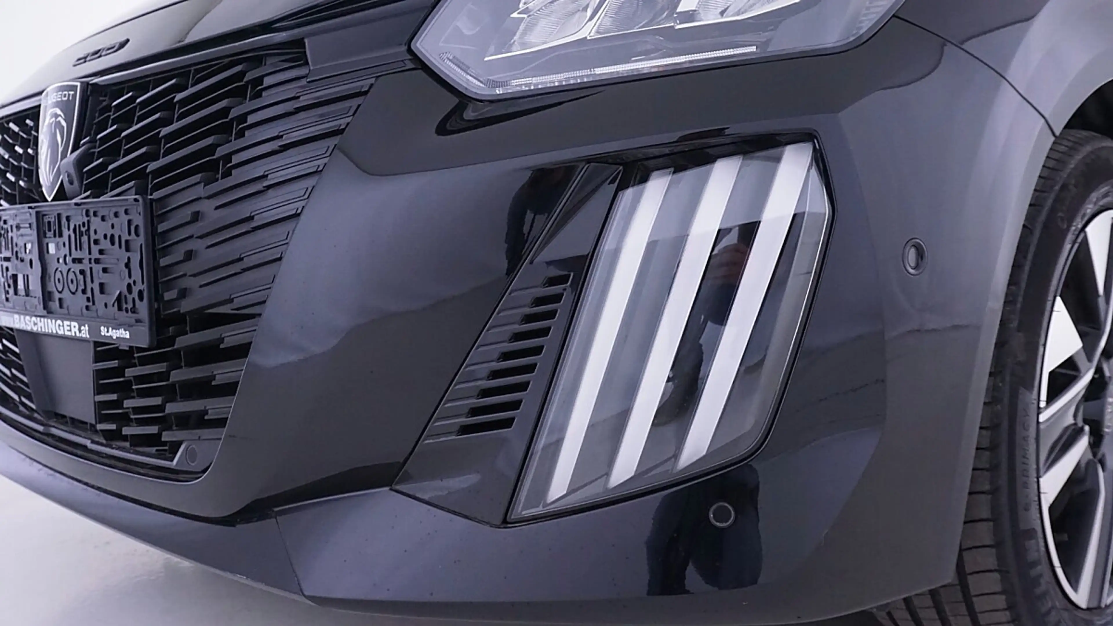 Peugeot 208 PureTech 100 S&S BVM6 Allure — photo 12